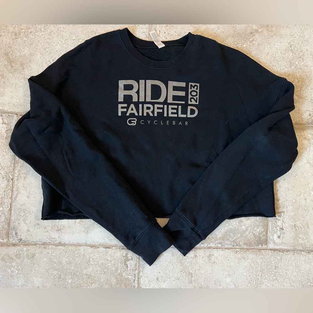 CycleBar Gildan Black Cropped Sweatshirt • Fairfield 203 Graphic • Size M 🖤✨